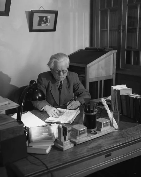 4c400f2079a4076f9256d542f5543654